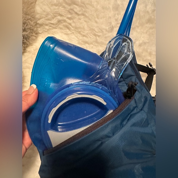 Camelbak Hiking Backpacking Running 20ml Water Hydration Backpack Blue Classic - Picture 5 of 5